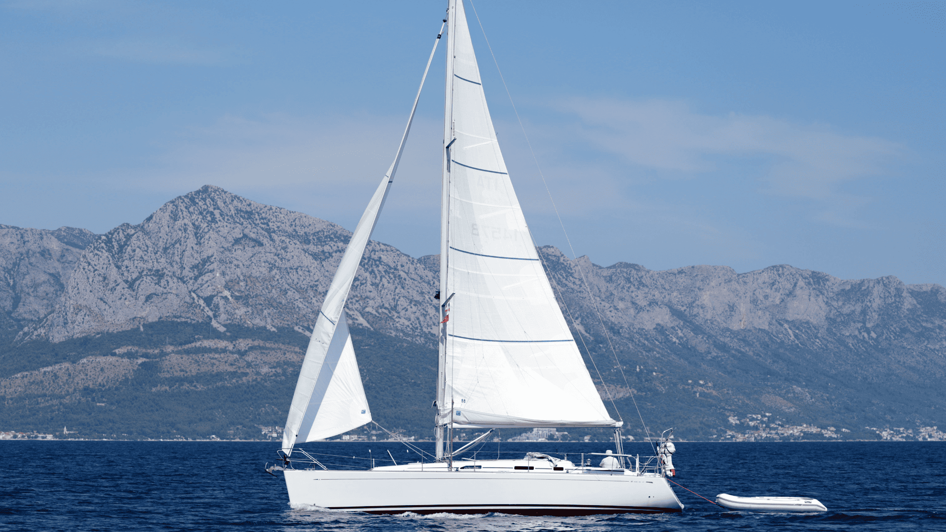 Sailboat rental with Charters 2000